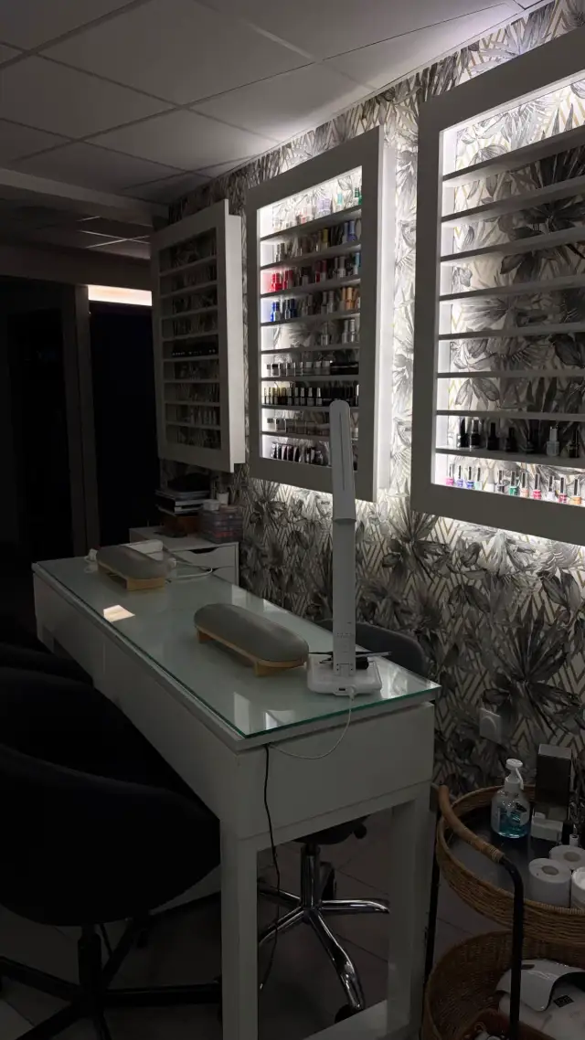 Poste d’onglerie - SM Beauté