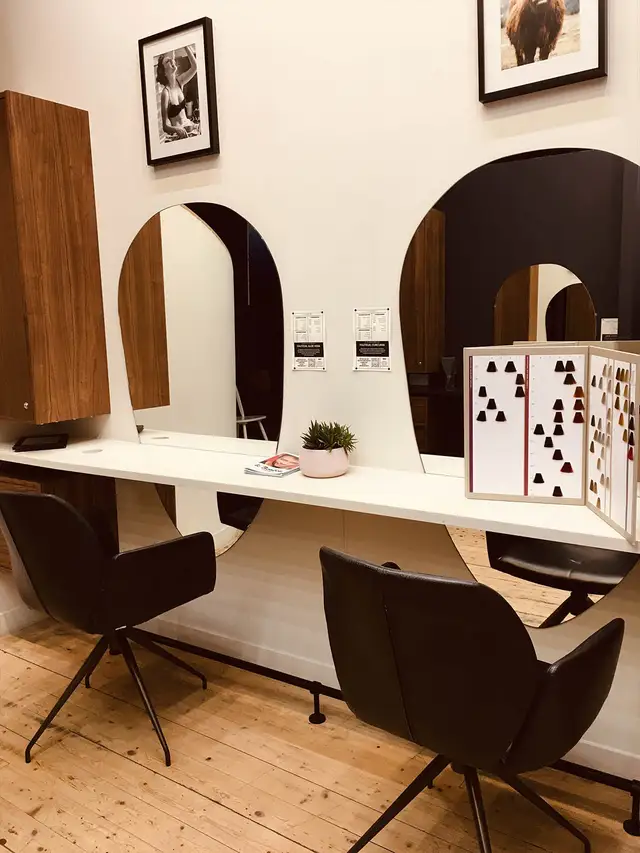 Poste coiffure Curcuma - BAÏBAÉ Coworking